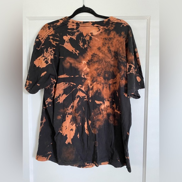 ⚡️ It’s Lit custom dye graphic tee - Picture 2 of 5